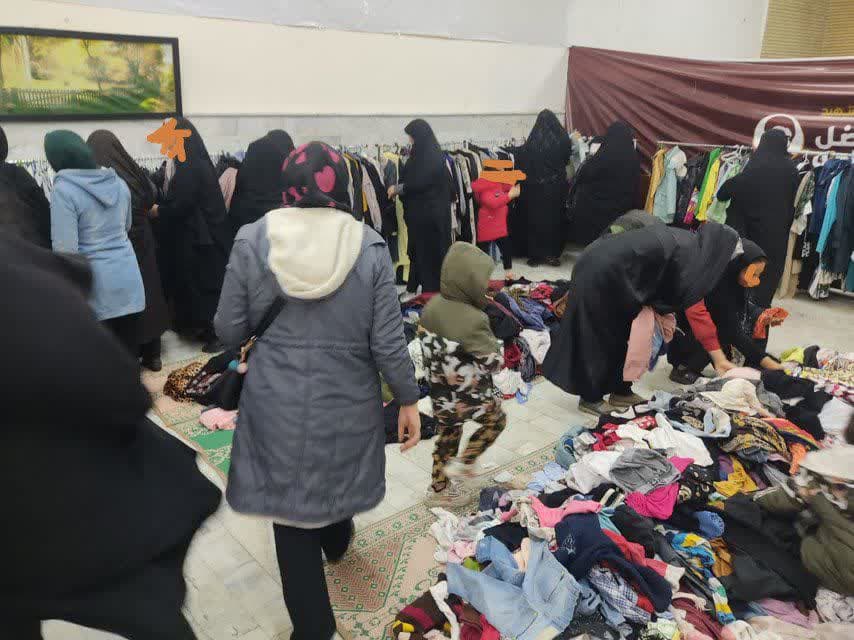 شما در حال مشاهده هستید چهل و سومین مرحله از اهدا لباس نو کارکرده تعداد ۹۰۸ دست لباس ،چادر وکیف و کفش و اسباب بازی به ۹۳ خانواده به ارزش تقریبی ۶۰ میلیون تومان